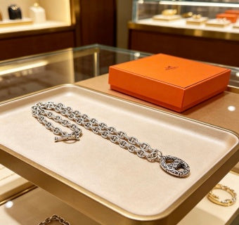 Hermès Interlocking Chain Link Pendant Necklace